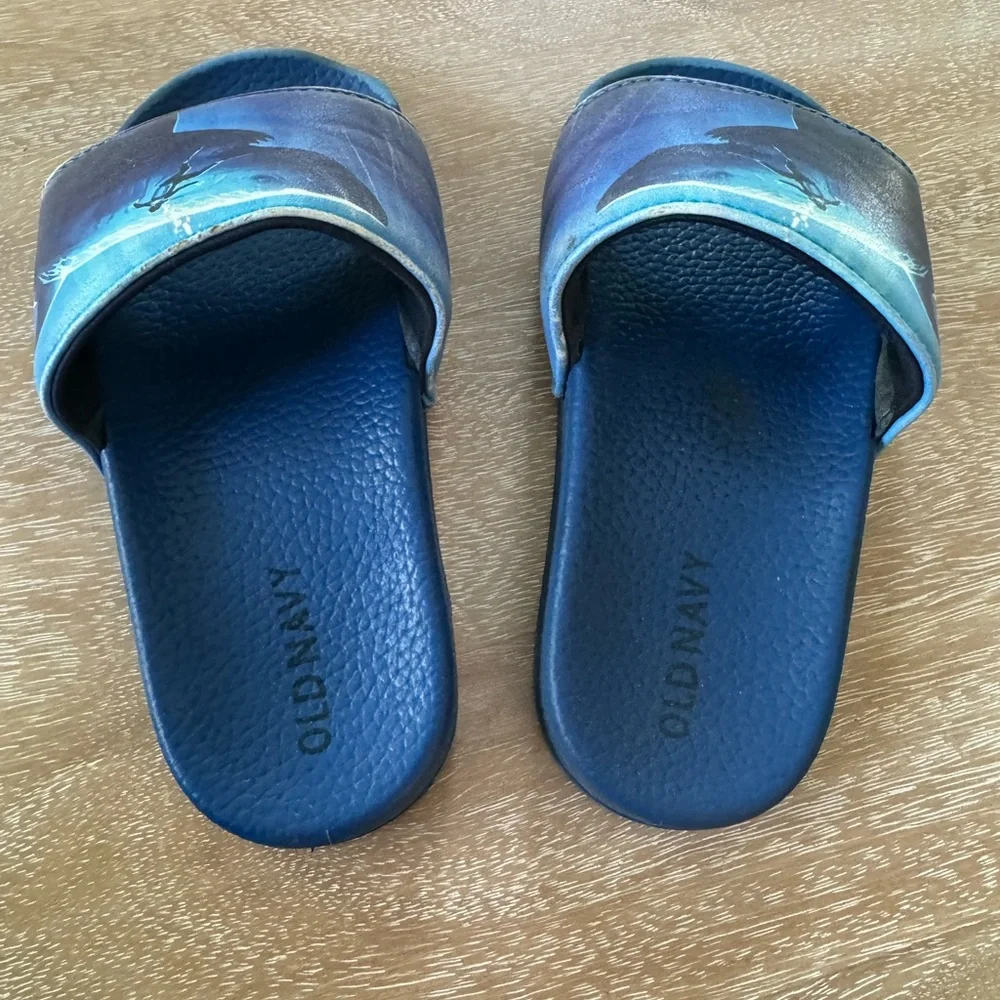 Old Navy shark slide sandals, kids, size 10/11